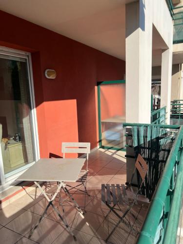 Location T2 Cabine Cosy dans Résidence sécurisée avec la climatisation, accès piscine, une place de parking privé