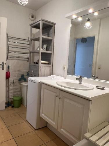 Location T2 Cabine Cosy dans Résidence sécurisée avec la climatisation, accès piscine, une place de parking privé