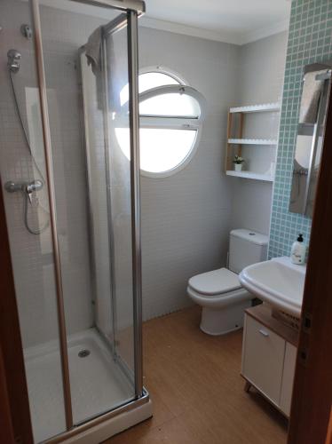 a bathroom with a shower and a toilet and a sink at Apartamento rodeado de mar y montañ in El Verger
