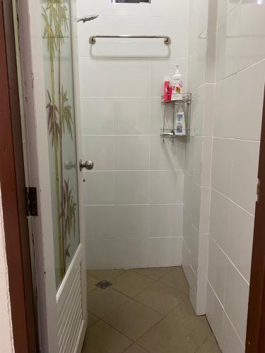 a bathroom with a shower with a glass door at Kubu home stay in Ban Ko Sawat