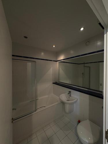 a bathroom with a tub and a toilet and a sink at Beautiful 2 Bedroom - Woolwich in Woolwich