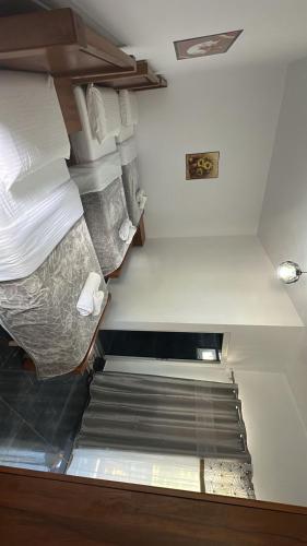 a room with two bunk beds in a room at Trojet e Mija in Theth