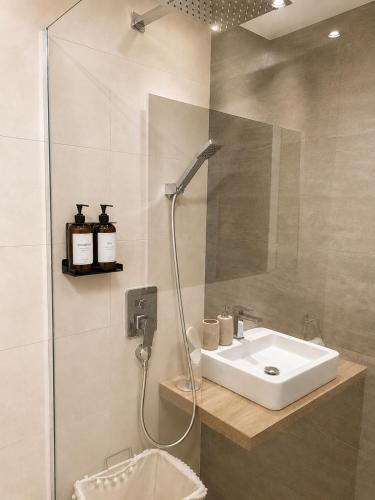 a bathroom with a sink and a shower at Seaside Apartment Retreat in Benicàssim