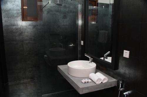 a bathroom with a sink and a shower at Ariya Tissa in Tissamaharama
