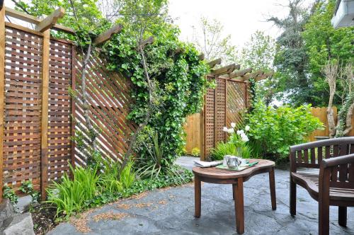Un jardín fuera de Ash Grove House