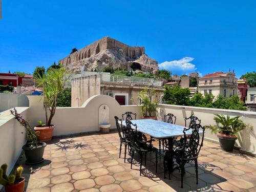 New 2BR Under the Acropolis apartment