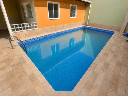a swimming pool with blue water in a house at Hospedaria Campinas in Campinas