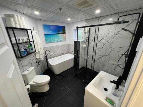a bathroom with a toilet and a shower and a sink at Appartement 1 - OUEST in Rimouski