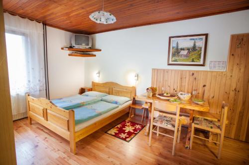 Postel nebo postele na pokoji v ubytování Apartments Lovec