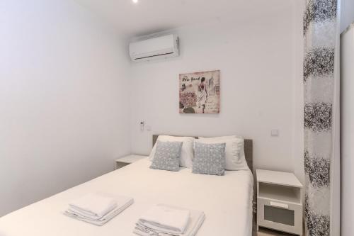 #372 Sunny Balcony Retreat 3 Bedrooms