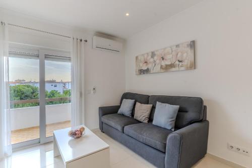 #372 Sunny Balcony Retreat 3 Bedrooms