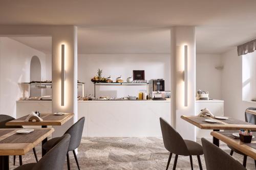 Hotel Adonis