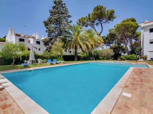 Montemar apartment with pool and garden