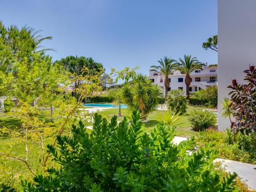 Montemar apartment with pool and garden