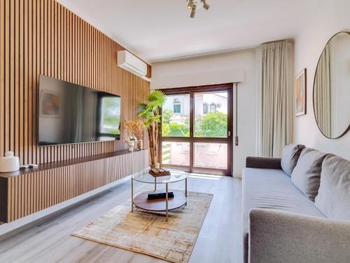 Montemar apartment with pool and garden
