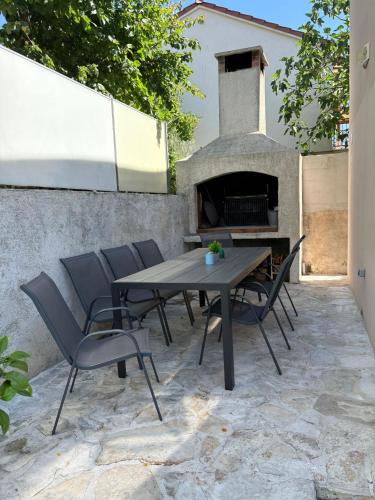 Holiday Home Sunset Azzurro with heated pool and free private parking