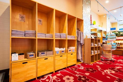 a store with wooden cabinets and a red carpet at Tenku Yubo Seikaiso in Beppu