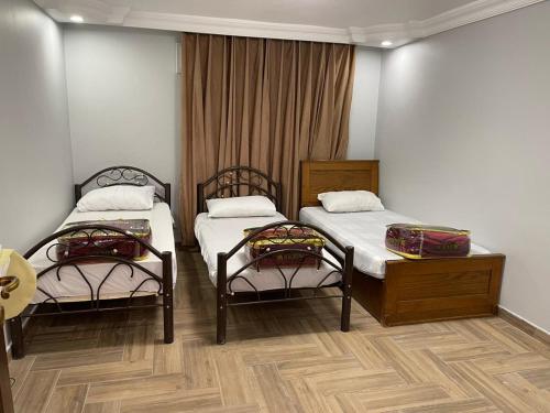 a room with two beds and two chairs at جبال جرش in Jerash