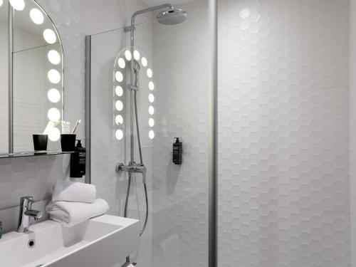 a bathroom with a shower and a sink at ibis Styles Arras Centre in Arras