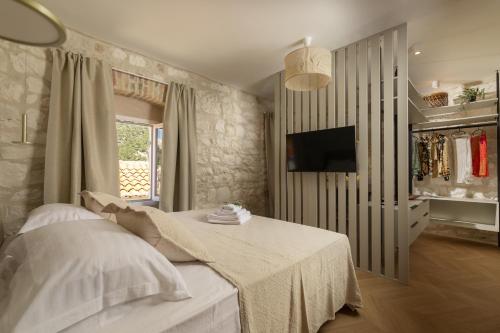 Villa Mayiva Royal Hvar - Exclusive Old Town Residence with Grand Terraces
