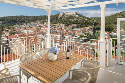 Foto Mayiva Royal House Center Hvar -Breathtaking Penthouse Terrace & Large Sun Terrace 1