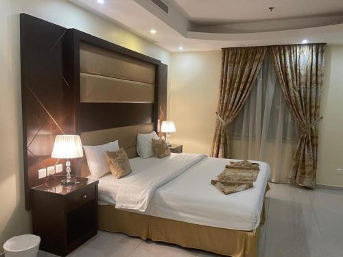 a bedroom with a large bed and a window at رولانا للشقق المخدومة Rolana Serviced Apartments in Jeddah