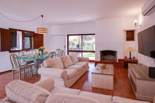 Nature Retreat 5BD WiFi Pool BBQ 1Km Falésia Beach