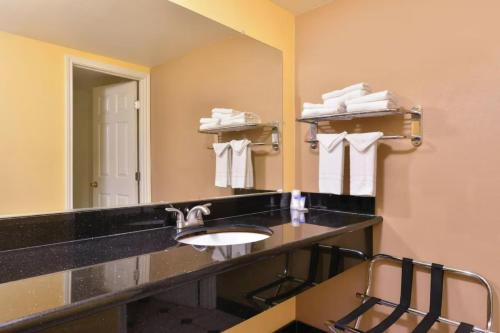 a bathroom with a sink and a mirror at Capital City Inn Sacramento Convention Center CA in Sacramento