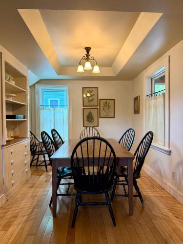 a dining room with a table and chairs at Cozy Villager in Stowe