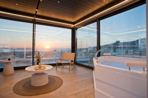Riviera Sky Loft - Indoor Jet Spa