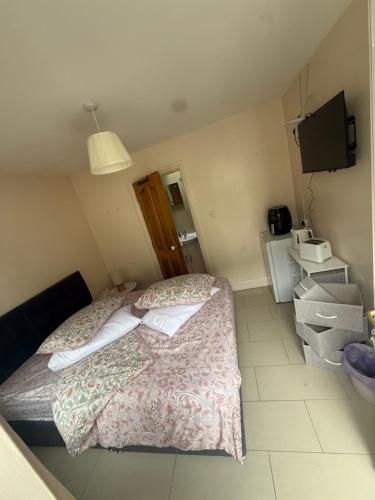 a small bedroom with a bed and a television at Dolly's Homestay in Galway