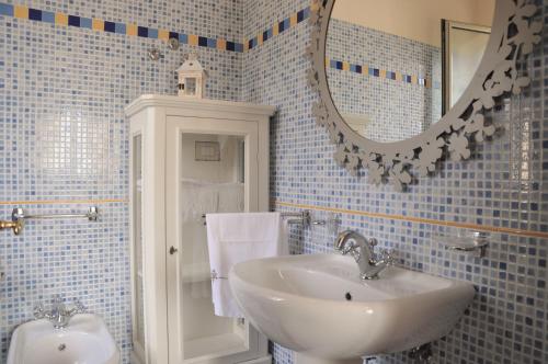 Bilik mandi di Villa Gramati