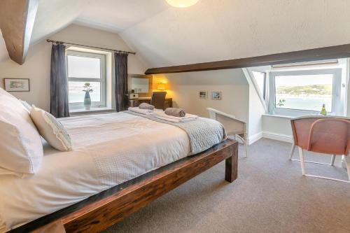 a bedroom with a large bed and a window at 2 Bed in Appledore oc-gable in Appledore