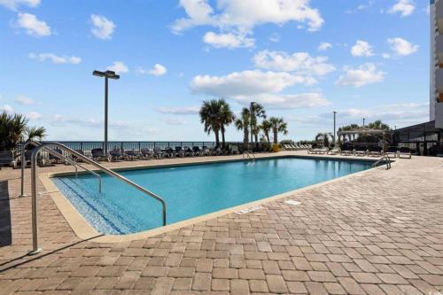 Oceanfront 1BR at Landmark, King Bed, Full Kitchen, Smart TVs photo 11