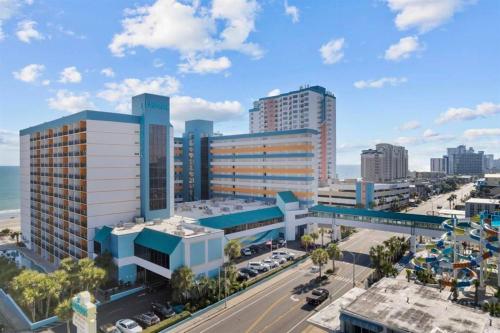 Oceanfront 1BR at Landmark, King Bed, Full Kitchen, Smart TVs photo 13