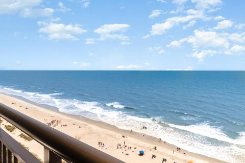 Oceanfront 1BR at Landmark, King Bed, Full Kitchen, Smart TVs photo 15