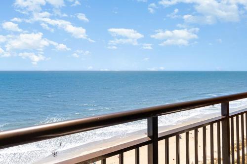 Oceanfront 1BR at Landmark, King Bed, Full Kitchen, Smart TVs photo 16