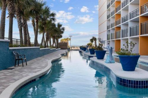 Oceanfront 1BR at Landmark, King Bed, Full Kitchen, Smart TVs photo 4