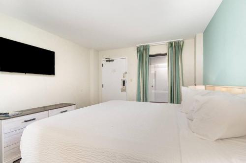 Oceanfront 1BR at Landmark, King Bed, Full Kitchen, Smart TVs photo 22