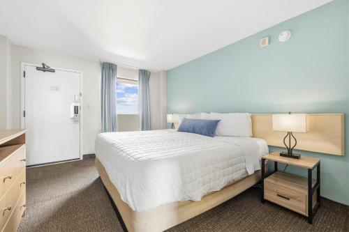 Oceanfront 1BR at Landmark, King Bed, Full Kitchen, Smart TVs photo 7