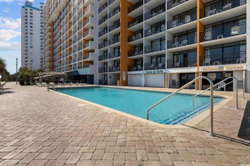 Oceanfront 1BR at Landmark, King Bed, Full Kitchen, Smart TVs photo 31
