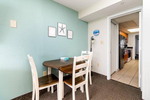 Oceanfront 1BR at Landmark, King Bed, Full Kitchen, Smart TVs photo 36