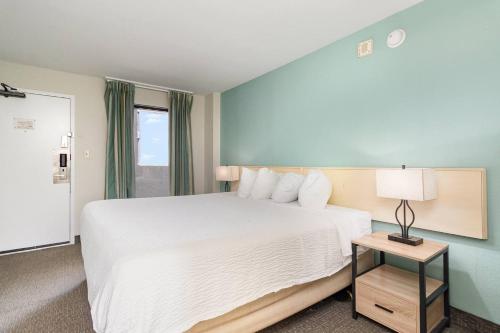 Oceanfront 1BR at Landmark, King Bed, Full Kitchen, Smart TVs photo 37