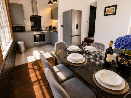 City Centre Apt–Sleeps 6, Parking, Shops & Trains photo 11