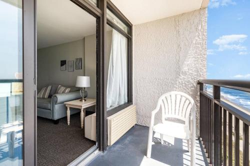 Oceanfront 1BR at Landmark, King Bed, Full Kitchen, Smart TVs photo 39