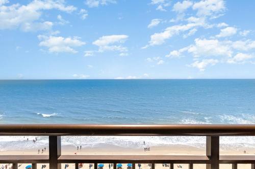 Oceanfront 1BR at Landmark, King Bed, Full Kitchen, Smart TVs photo 40