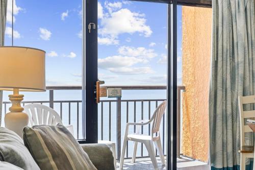 Oceanfront 1BR at Landmark, King Bed, Full Kitchen, Smart TVs photo 45