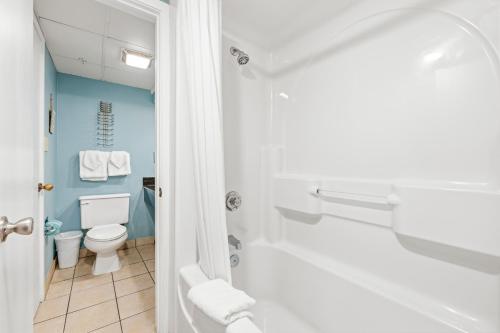 Oceanfront 1BR at Landmark, King Bed, Full Kitchen, Smart TVs photo 46