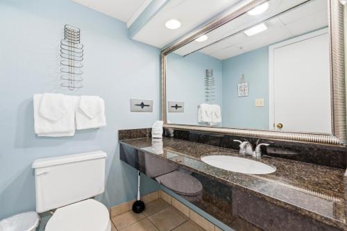 Oceanfront 1BR at Landmark, King Bed, Full Kitchen, Smart TVs photo 47