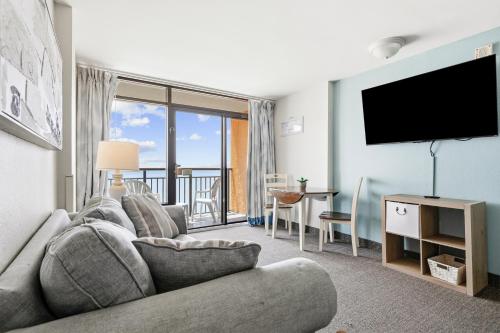 Oceanfront 1BR at Landmark, King Bed, Full Kitchen, Smart TVs photo 50